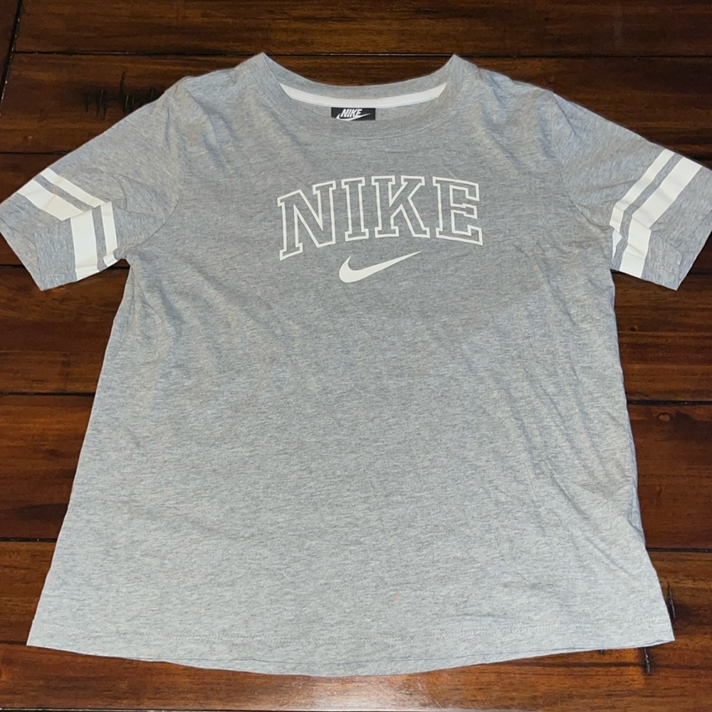 nike grey tee size medium